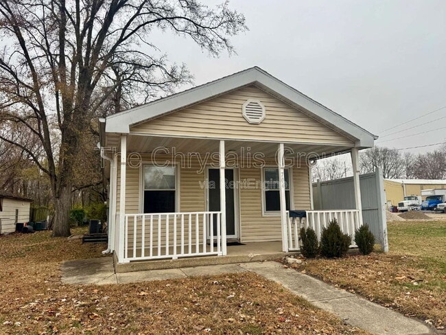 Building Photo - 704 W Superior St