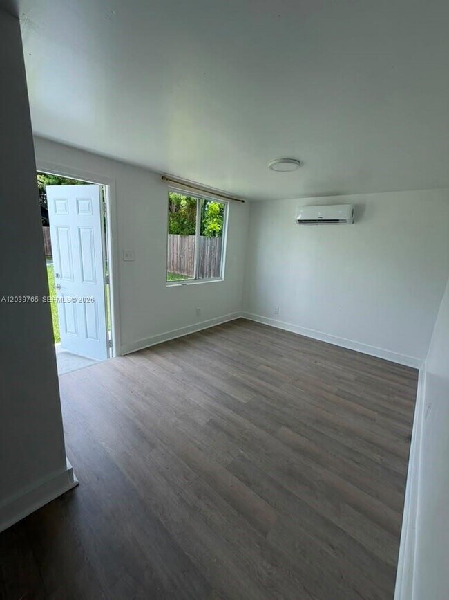 Building Photo - 10731 SW 51st Dr
