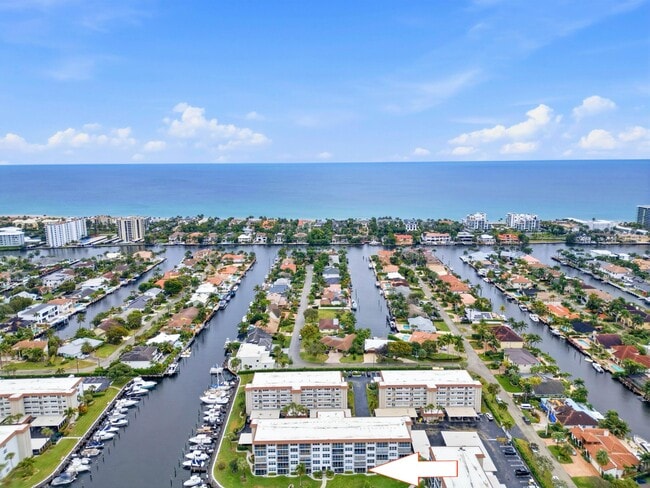 Building Photo - 911 Gardenia Dr