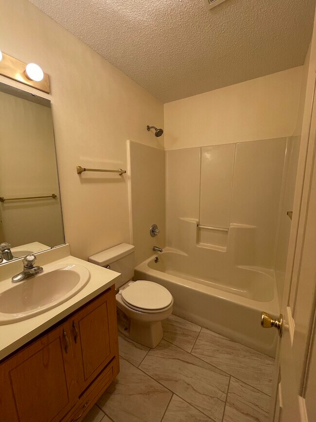 Building Photo - 2745 Tyndall Dr
