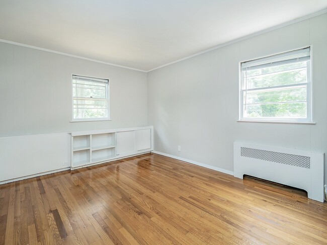 Building Photo - 65 Beechwood Dr