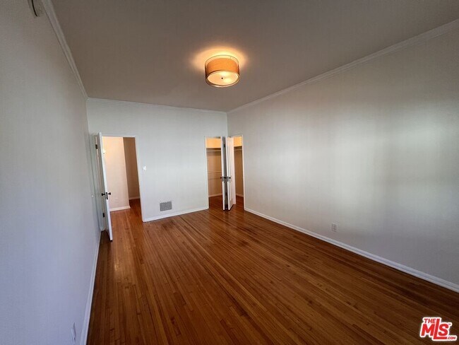 Building Photo - 1248 S La Jolla Ave