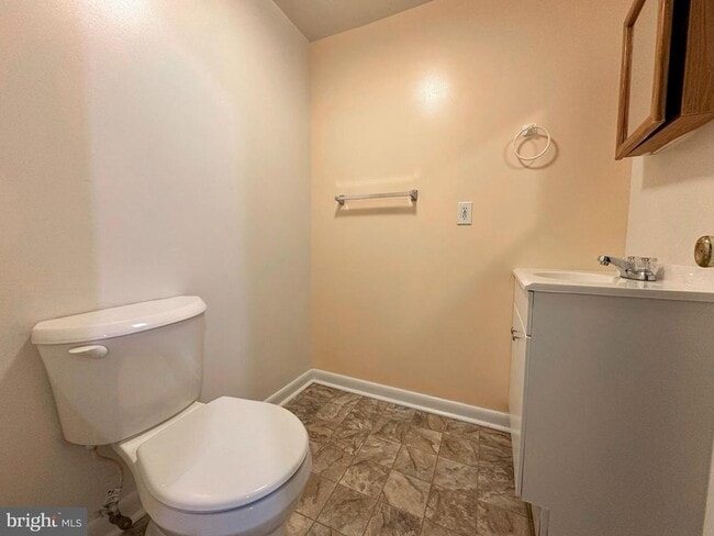 Building Photo - 7767 Hiawatha Ln