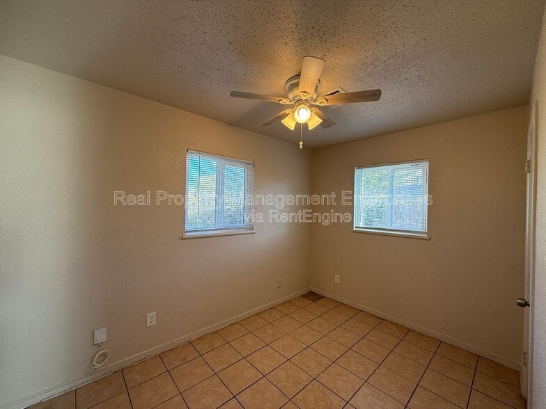 Building Photo - 5305 Drexel Ave