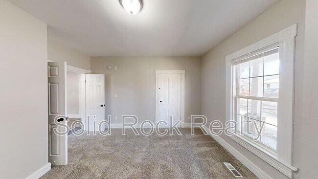 Building Photo - 219 N Institute St