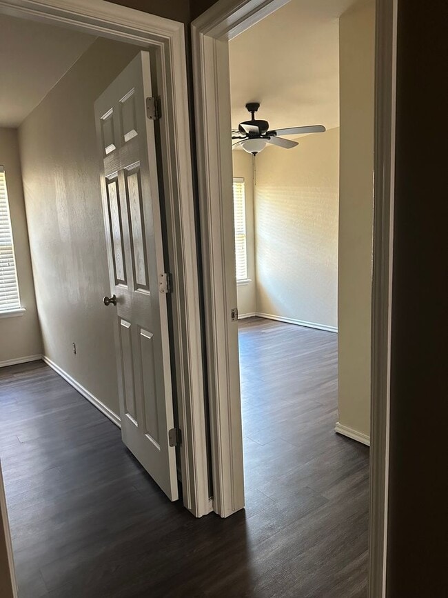 Building Photo - 4 Bd / 2 Ba in Valencia - Deer Creek Schools