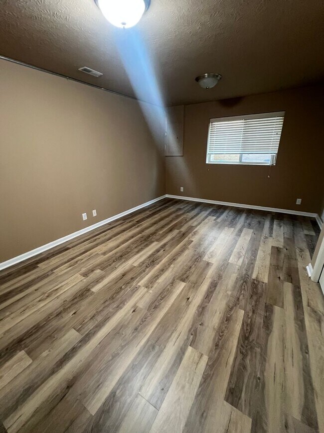 Building Photo - 1/2 month off moving special if move in prior to 03/15/2026 - Beautiful 3 bed 2 bath house w 2 ca...