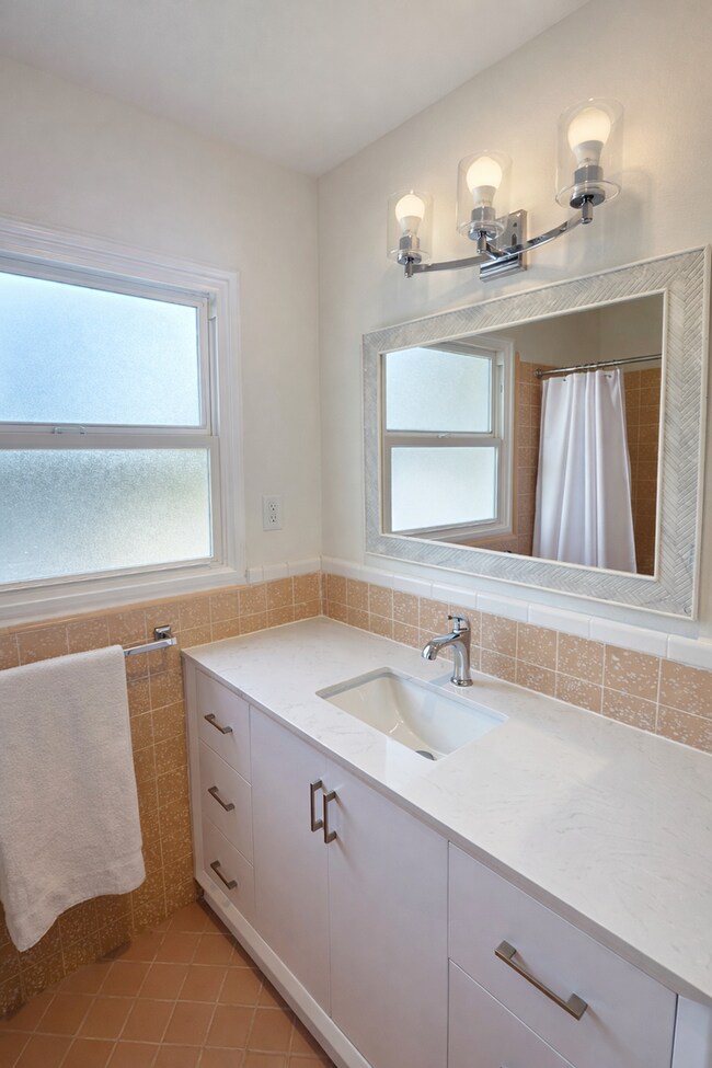 Building Photo - Beautiful 4 bed 3 bathroom