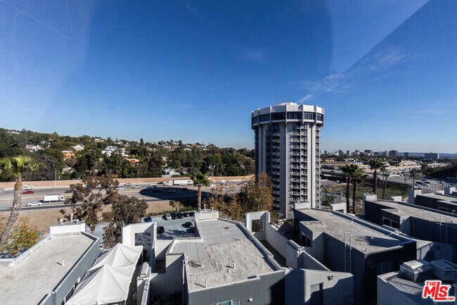 Building Photo - 171 N Church Ln