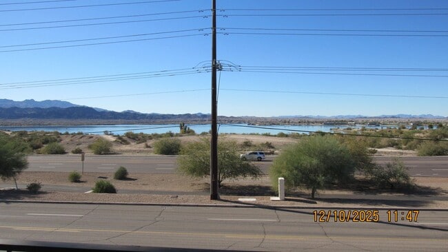 Building Photo - 2 Bed 2 Bath with Lake View