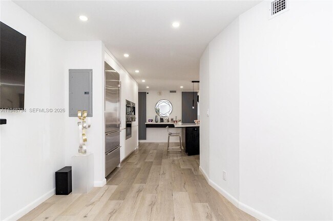 Building Photo - 3180 S Ocean Dr