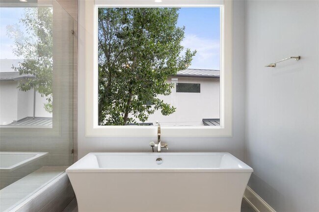 Building Photo - 4709 Pecan Chase