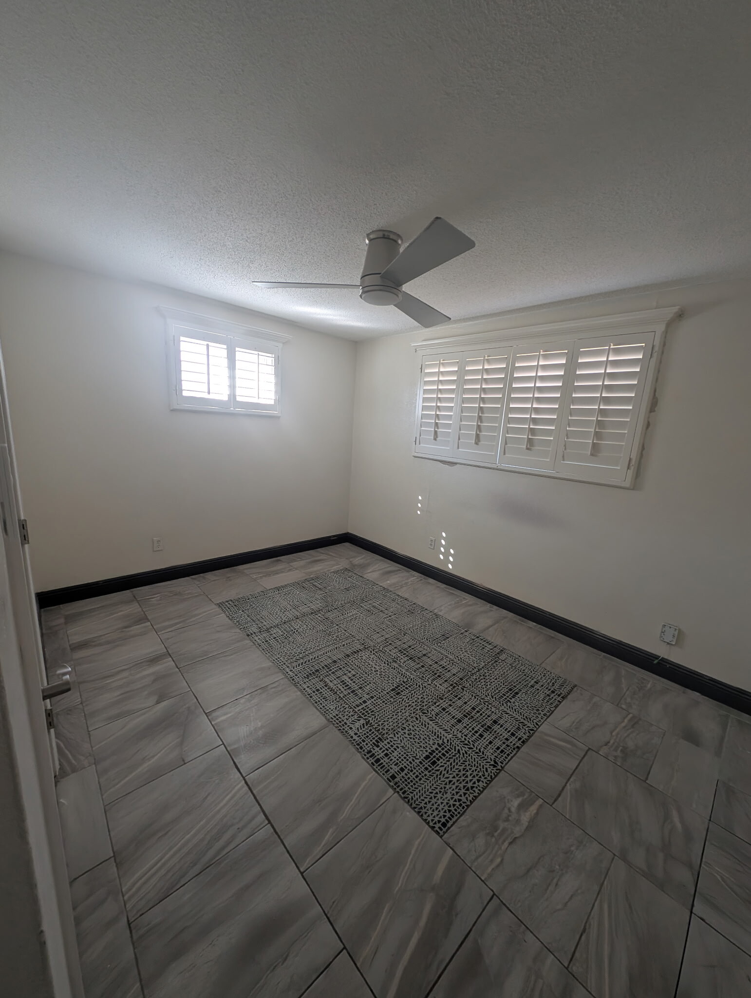 Building Photo - 5004 Royal Dr