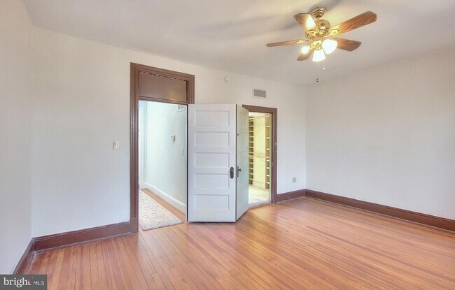 Building Photo - 1756 Park Rd NW