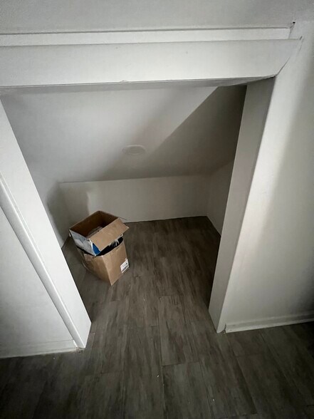 Storage - 1 W Hanover St