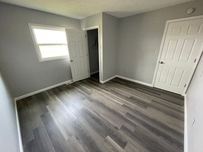 Building Photo - Remodeled 3 Bedroom Townhome