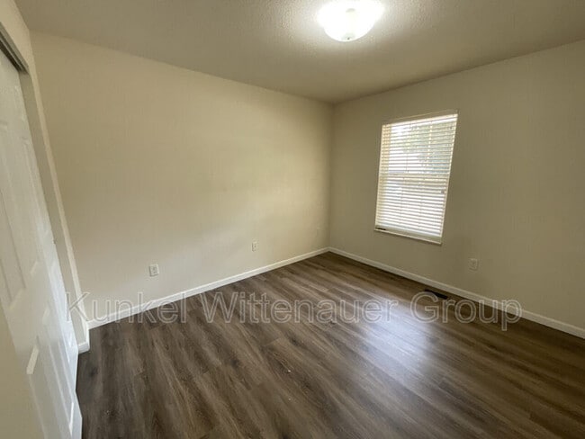 Building Photo - 1545 Fairoaks Dr