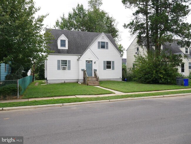 Building Photo - 1116 Center Ave