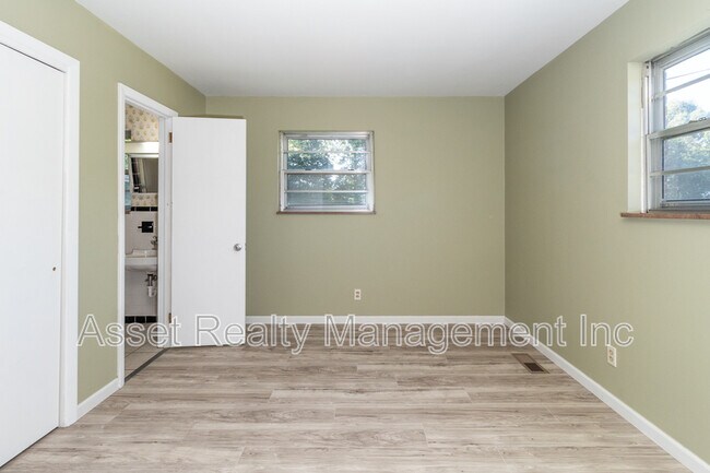 Building Photo - 6633 Wachese Ln