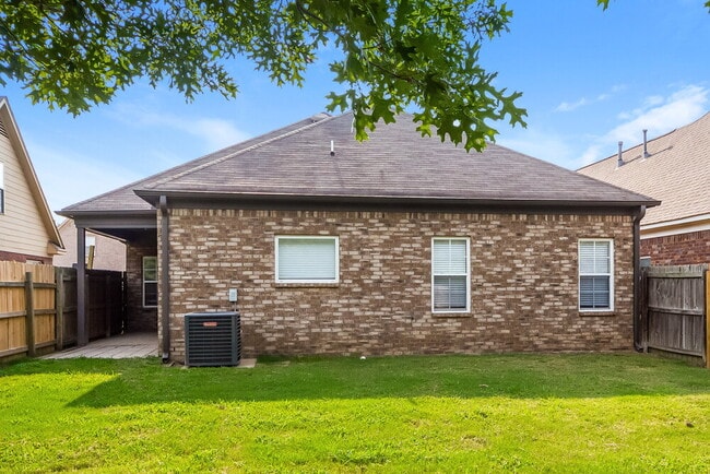 Building Photo - 6416 Arbor Lake Dr E