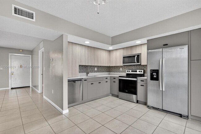 Building Photo - 8065 SW 107th Ave