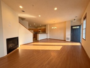 Building Photo - Rare 2bed + Loft Townhome in Maple Grove