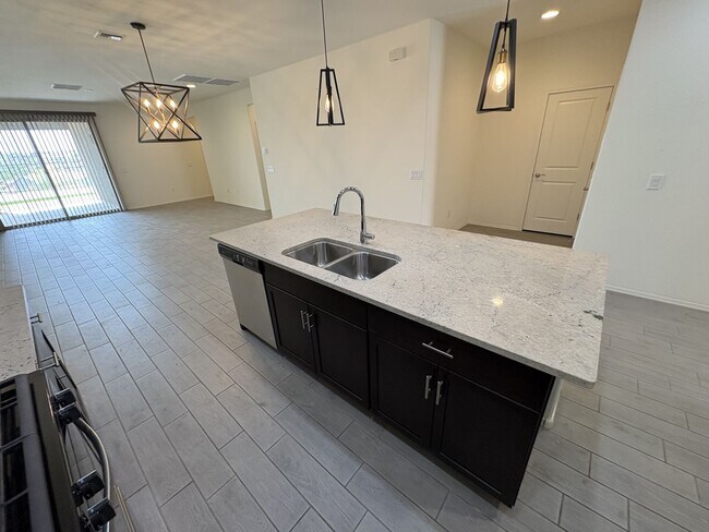 Building Photo - Vail School District with great views 4 bedroom plus den