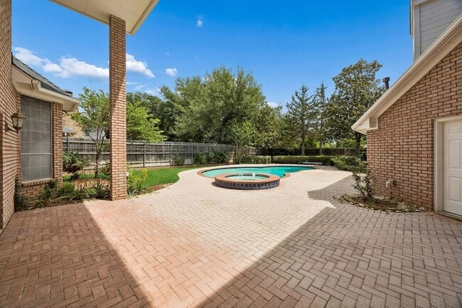 Building Photo - 3301 Queensbury Way W