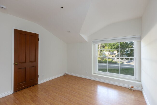 Building Photo - Charming Rustic 3BD/2BA Home in Peaceful C...