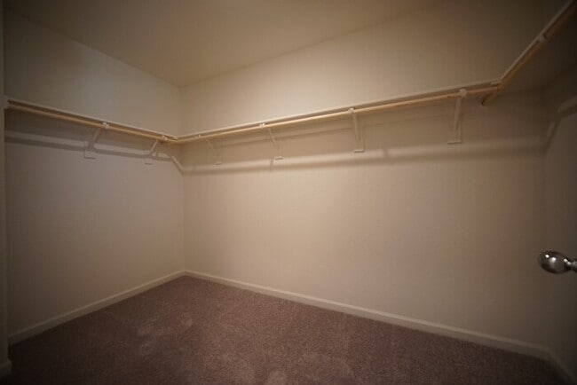 Building Photo - Beautiful 4 Bedroom PLUS office / den in Natomas!