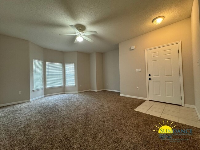 Building Photo - Spacious 2-Bedroom Condo in The Oaks, Nice...