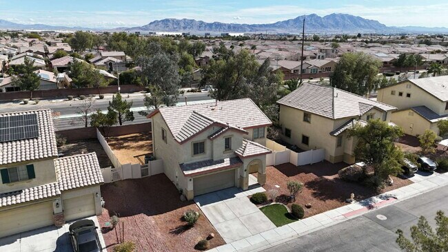 Building Photo - "Spacious 3-Bedroom Oasis with 2.5 Baths on Grandmother Hat Street, North Las Vegas!"