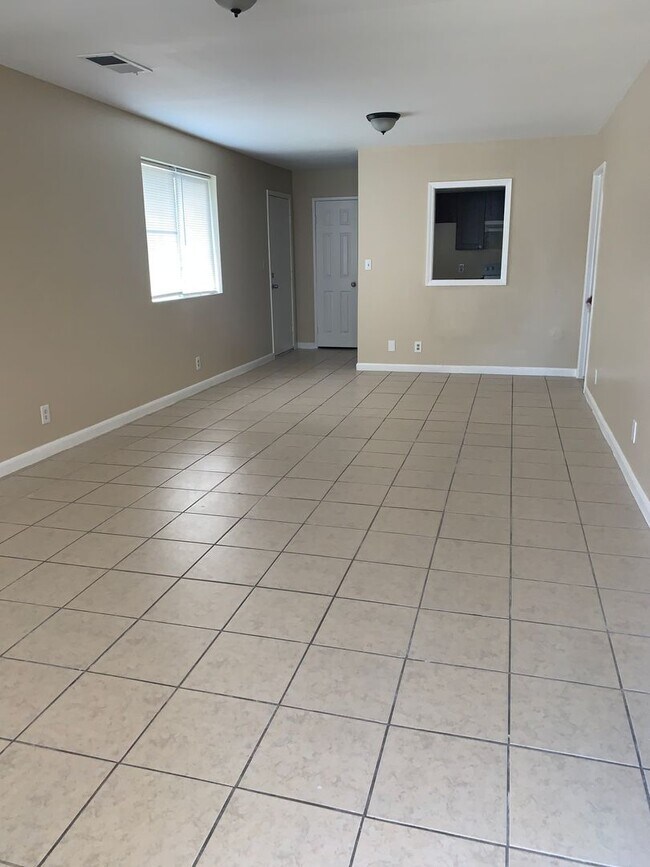Building Photo - Newly refreshed spacious 2bedrooms,2 baths duplex in Eagle Lake, TX.