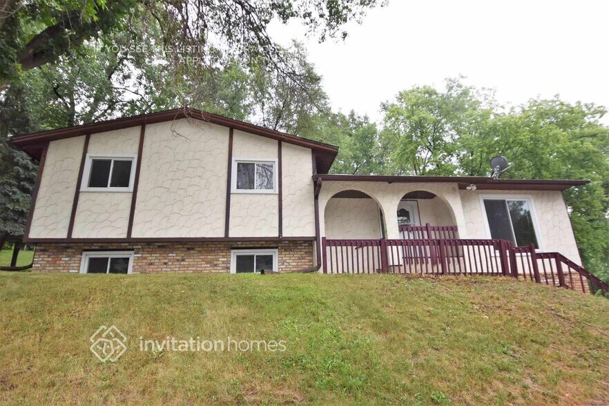 Primary Photo - 660 Burlington Rd