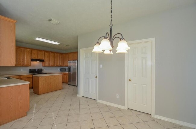 Building Photo - 5961 Whispering Lakes Dr