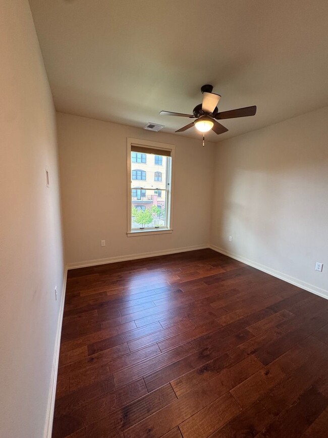 Building Photo - Polleys Square Luxury Condo For Rent