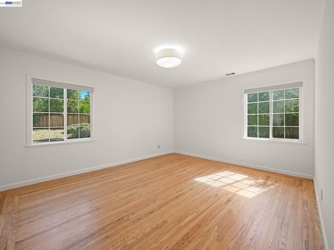 Building Photo - 72 Orchard Ct