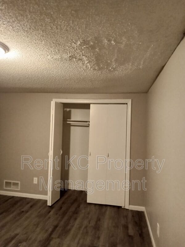 Building Photo - 7013 Orchard St