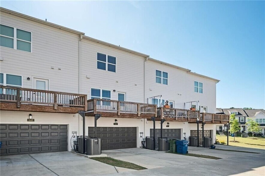 Building Photo - 1947 Drew Dr