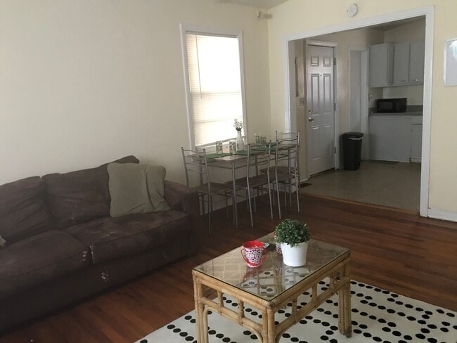 Building Photo - 3 Bed House on Atkamire Drive, close to stadium. Available August 2026!