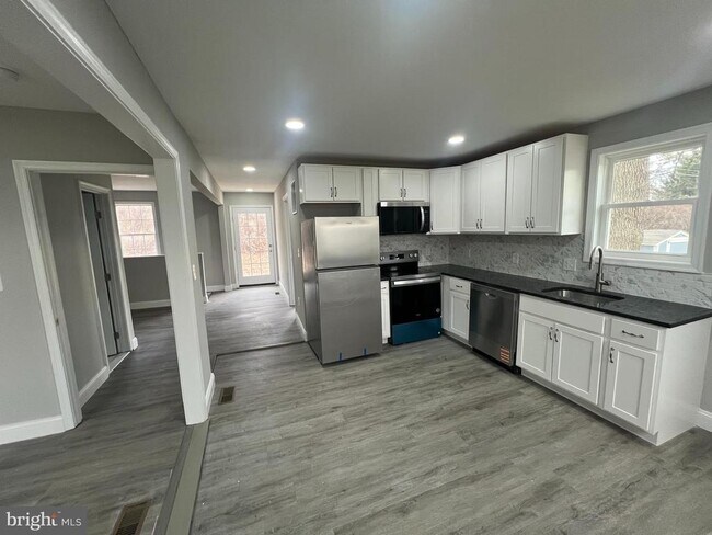 Building Photo - 7967 Foster Ave