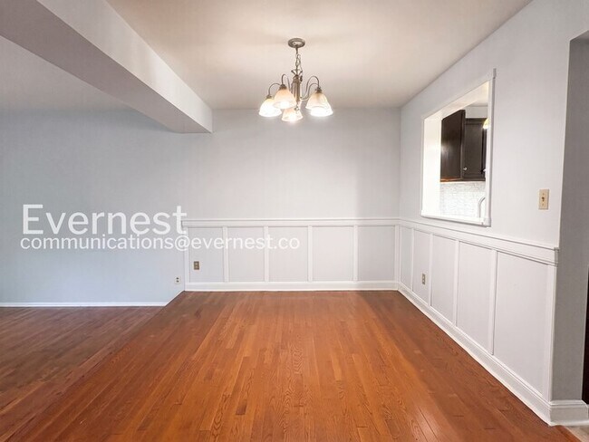 Building Photo - PROMO: Get $500 Off First Full Month’s Rent!/Spacious Town Home with Modern Amenities / 3 Beds & ...