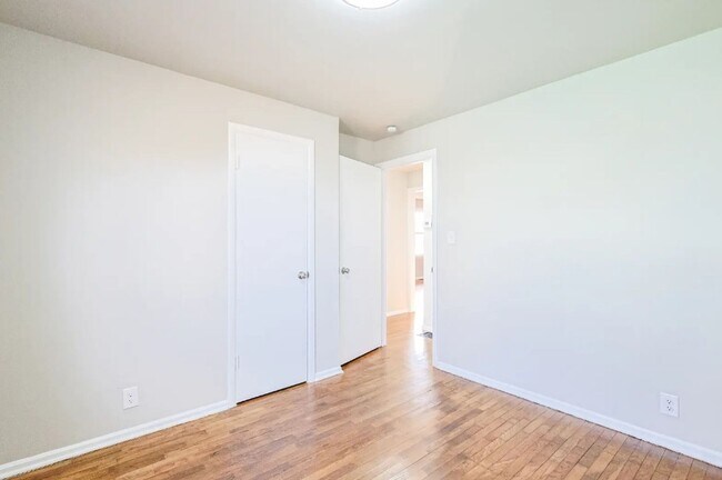 Building Photo - 3713 Woodlawn Terrace