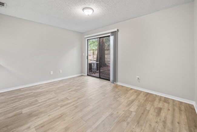 Building Photo - 205 Marquette St