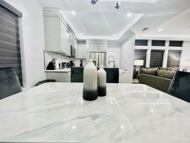 Building Photo - 27 Fir Ave