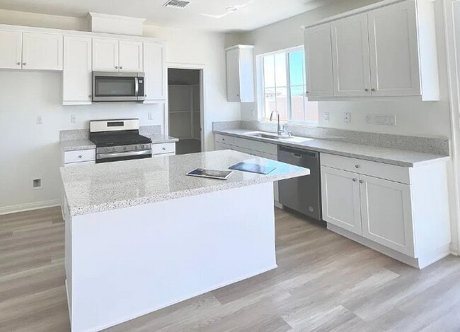 Building Photo - 20066 Sunburst Ct
