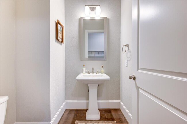 Building Photo - 2403 Juniper Bnd