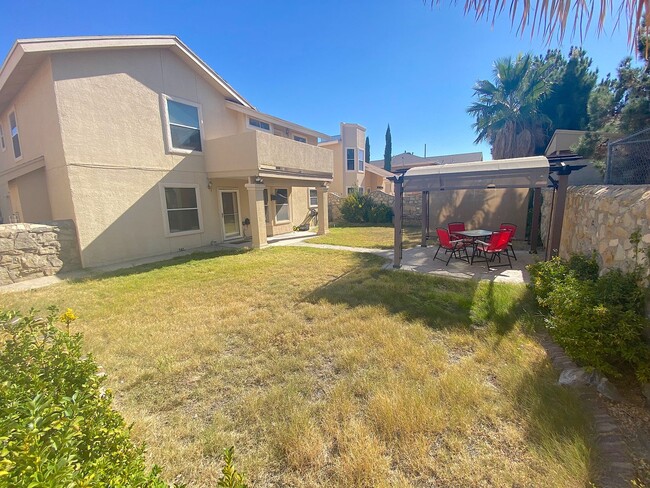 Building Photo - East El Paso 3 bed Refrig A/C w/Loft!