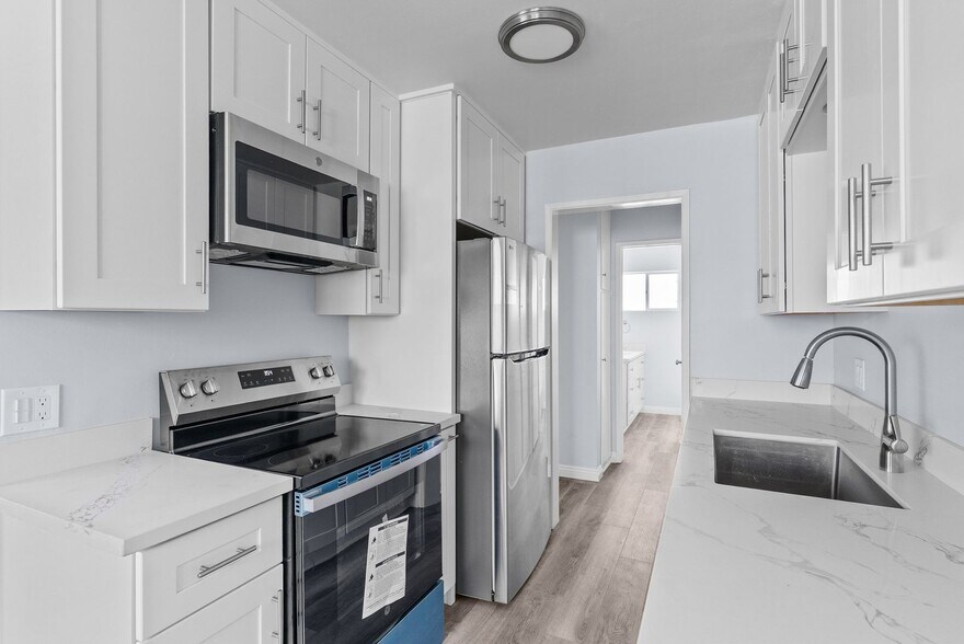 Building Photo - 425 Gaviota Ave