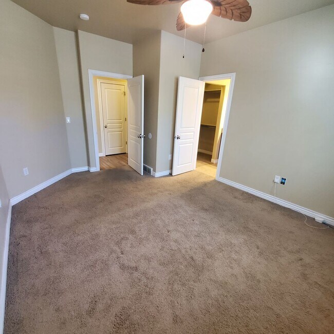 Building Photo - Incredible Lehi Townhouse